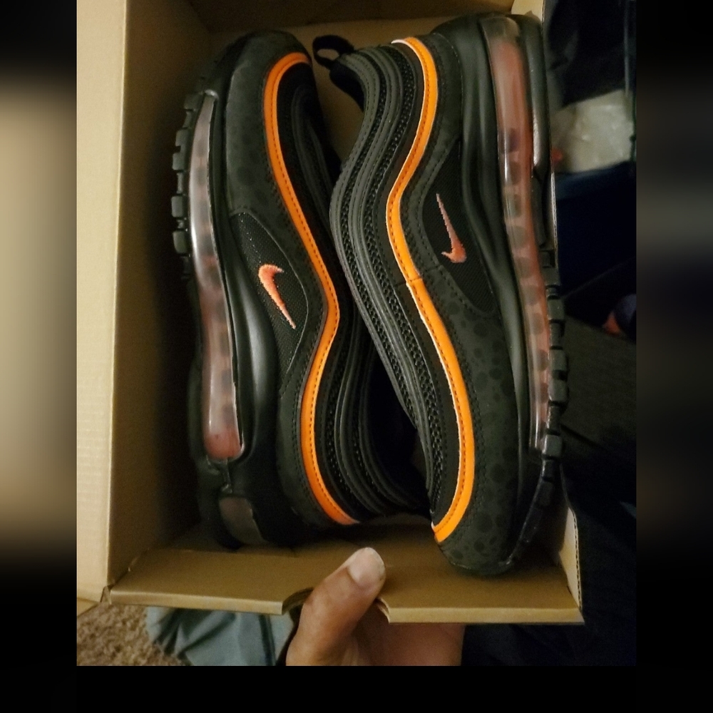 Nike - Picture 2 of 7